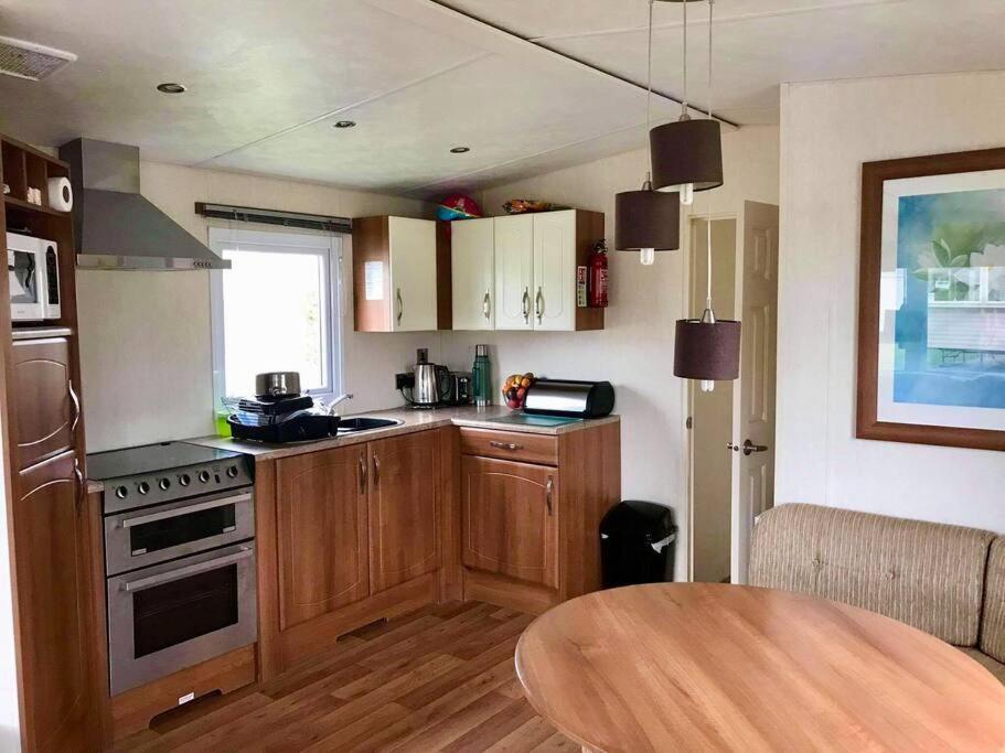Chalet Cornish Caravan On The Lizard Peninsula, Cornwall.