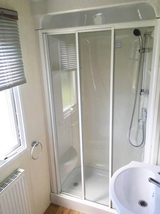 Cornish Caravan On The Lizard Peninsula, Cornwall. Chalet *