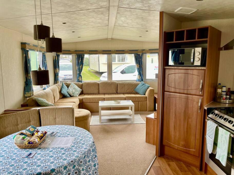 Chalet Cornish Caravan On The Lizard Peninsula, Cornwall.
