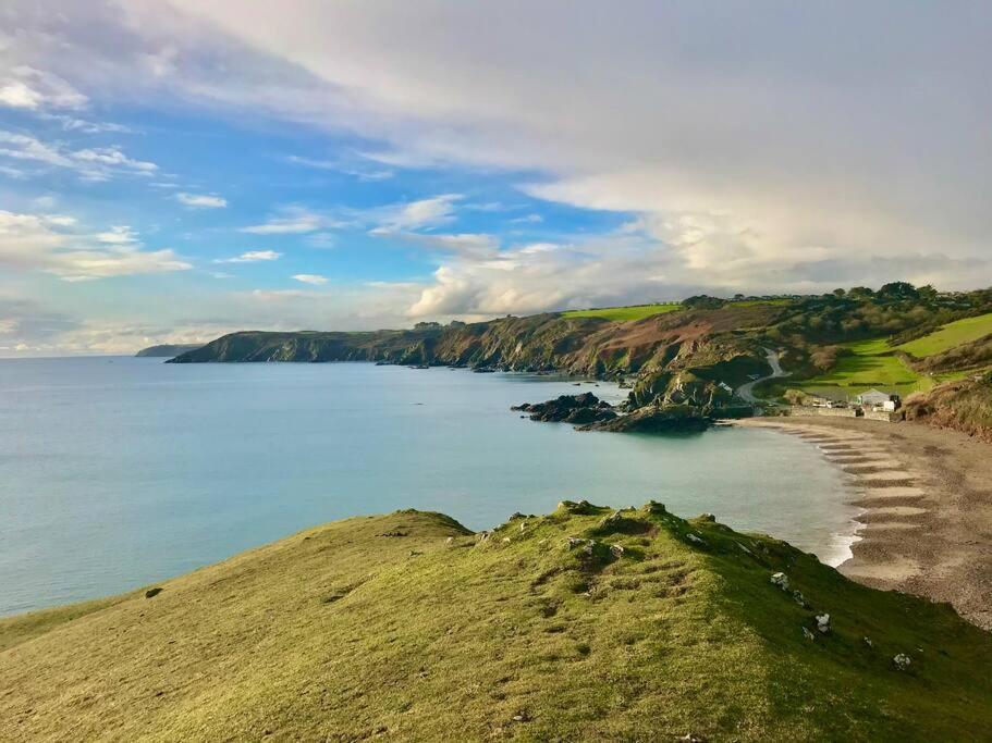 Cornish Caravan On The Lizard Peninsula, Cornwall. Chalet